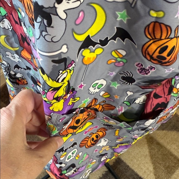 Disney Scrubs Top Halloween Mickey Minnie Goofy Donald Duck V-Neck Women's XL - Picture 5 of 14